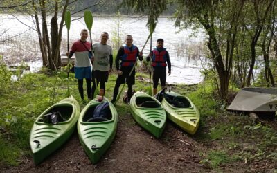 Kajaki i SUP na wieczór kawalerski lub panieński – czy to ma sens?
